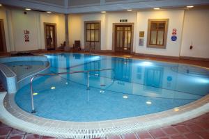 a large swimming pool in a large building at Macdonald Botley Park Hotel & Spa in Southampton