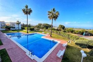 Bazén v ubytovaní Apartment Sol Vinaròs con AA Wi-Fi a primera línea y vistas al mar. alebo v jeho blízkosti