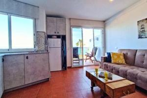 Kuchyňa alebo kuchynka v ubytovaní Apartment Sol Vinaròs con AA Wi-Fi a primera línea y vistas al mar.
