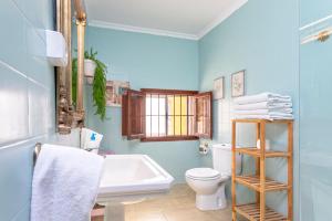Koupelna v ubytování Casa Jardín del Olivar con Piscina privada
