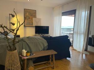 a living room with a blue couch and a table at Pacino Jaca in Jaca