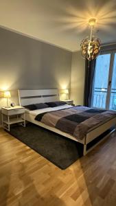 a bedroom with a large bed and a chandelier at Traumhafte Wohnung mitten in Charlottenburg in Berlin