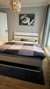 a bedroom with a bed with a checkered blanket at Traumhafte Wohnung mitten in Charlottenburg in Berlin