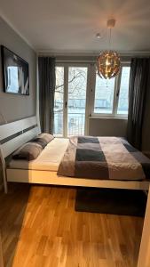 a large bed in a bedroom with a chandelier at Traumhafte Wohnung mitten in Charlottenburg in Berlin