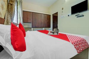 En eller flere senger på et rom på Hotel Everest Grand