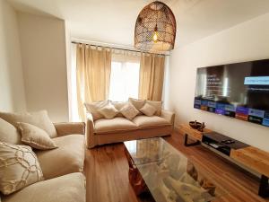 Chakra House Fuerteventura - Affordable Rooms in a Cozy Guesthouse的休息区