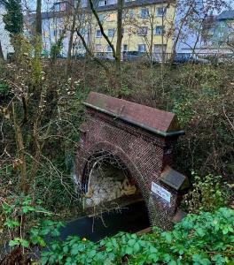a brick bridge with a bench on top of it at Tunnel Apartment - Nordbahntrasse, Kontaktloser Self-Check-in, Netflix in Wuppertal