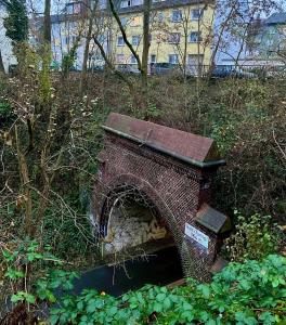 ヴッパータールにあるTunnel Apartment - Nordbahntrasse, Kontaktloser Self-Check-in, Netflixの煉瓦橋