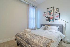 a bedroom with a bed and a window at McCormick Place 420 friendly 3BR/2BA with optional parking in Chicago
