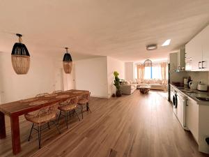 a kitchen and dining room with a table and chairs at Chakra House Fuerteventura in Corralejo