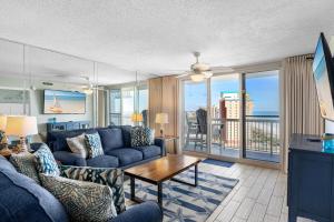 Posezení v ubytování Pelican Beach Resort 1415 by Newman-Dailey