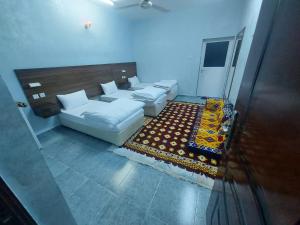 Postel nebo postele na pokoji v ubytování Hotel Ain Safnan Room&Flats فندق عين صفنان غرف&شقق