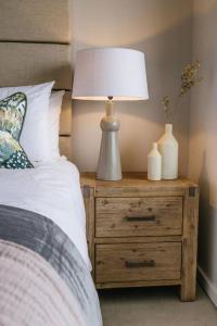 Ένα ή περισσότερα κρεβάτια σε δωμάτιο στο Penthouse 180° Luxury Ocean Suites - #405