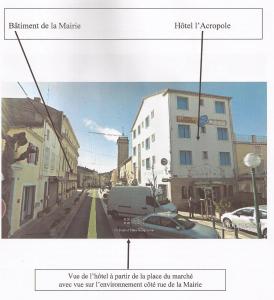 ニッサン・レ・アンサリューヌにあるL 'Acropoleの建物のある街道写真