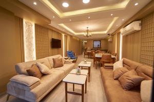 Area soggiorno di Pyramids Charm Hotel