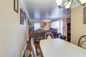 Gallery image of Family-Friendly Detroit Home 12 Mi to Downtown! in Detroit +17 photos