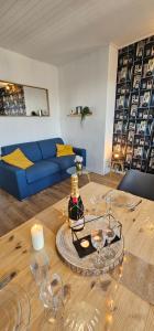 Χώρος καθιστικού στο L'atelier- Duplex Vue magnifique sur le port-