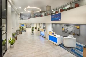 a lobby of a hospital with a waiting room at Holiday Inn Express & Suites - Atlanta Downtown, an IHG Hotel in Atlanta