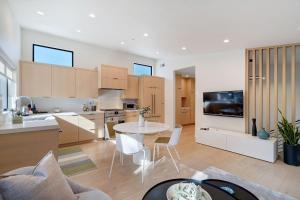 a kitchen and living room with a table and chairs at Dazzling Modern Home Close to Downtown Palo Alto and Stanford in Menlo Park