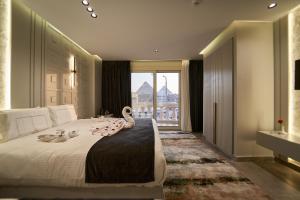 Letto o letti in una camera di Pyramids Charm Hotel