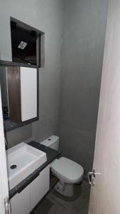 A bathroom at CASA DE PRAIA -Palmas Governador Celso Ramos, Sc