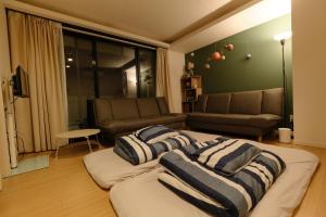 a living room with two pillows on a bed at Kiyosumi SOHO4B, 5th floor, 6th floor - Vacation STAY 20622v in Tokyo