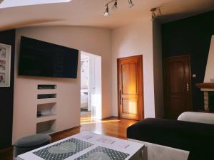 TV a/nebo společenská místnost v ubytování MOARI pokoje gościnne