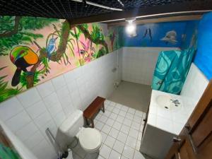 Un baño de Pirate Drake Beach Camp & Tour company