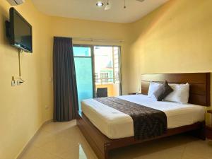 a bedroom with a large bed and a window at Hotel San Miguel Playa del Carmen in Playa del Carmen +46 photos