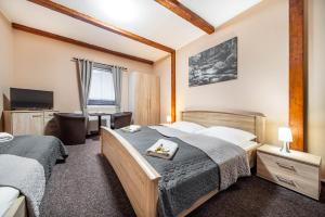 Postel nebo postele na pokoji v ubytování LAGUNA Hotel & Restaurant