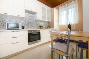 Η κουζίνα ή μικρή κουζίνα στο House Andelka