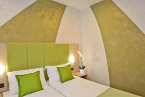 Postel nebo postele na pokoji v ubytování Hotel Luxor Florence