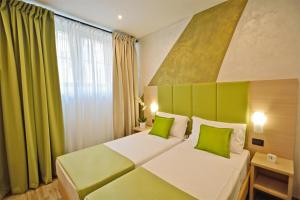 Postel nebo postele na pokoji v ubytování Hotel Luxor Florence