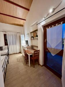 Televisyen dan/atau pusat hiburan di Casale del Farfa House