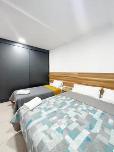 Habitación con 2 camas en una habitación en Aqua Suites, en Oaxaca City