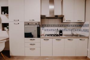A kitchen or kitchenette at Appartamento - Grammichele Privitera rooms & apartments Gold