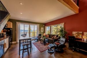 A seating area at Crooked Tree Guest Suites