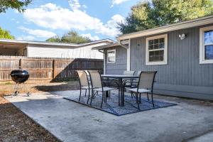 a patio with a table and chairs and a grill at Texas Star - A Birdy Vacation Rental in San Antonio