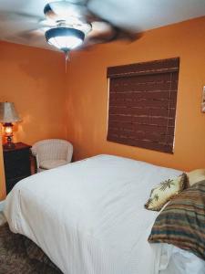 a bedroom with a bed and a ceiling fan at Lakefront Casita - Perfect for couples or families in Hot Springs