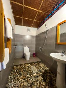 Phòng tắm tại Hmong Culture Homestay