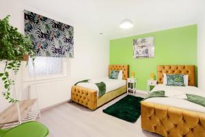 two beds in a room with green walls at 5BR House, Free Parking offA12, Contractor, Big Families, Relocation in Redbridge