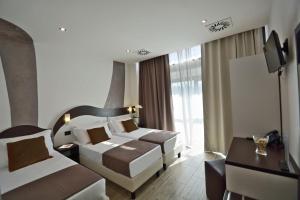 Postel nebo postele na pokoji v ubytování Hotel Luxor Florence