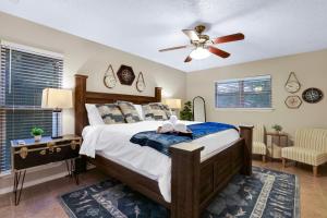 a bedroom with a bed and a ceiling fan at Wanderlust - A Birdy Vacation Rental in San Antonio