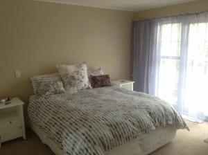 เตียงในห้องที่ Te Moana Bed & Breakfast