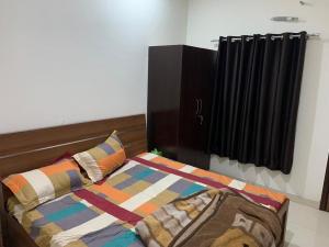 Ένα ή περισσότερα κρεβάτια σε δωμάτιο στο OYO Hotel Crowne Plaza