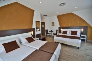 Postel nebo postele na pokoji v ubytování Hotel Luxor Florence