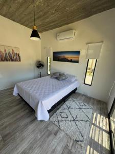 a bedroom with a bed in a room at Balneario Buenos Aires in Balneario Buenos Aires