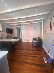 TV a/nebo společenská místnost v ubytování HOSTAL COSTA VIÑA