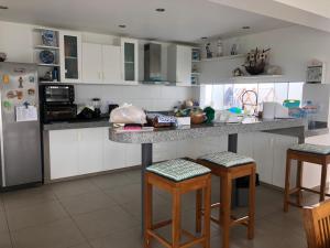 Una cocina o zona de cocina en Casa de Playa Laguna Mar- Bujama km 89