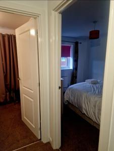 Letto o letti in una camera di Well Furnished 3 Bedroom House in a cosy estate in Bolton